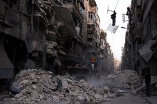 Aleppo Kembali Dibombardir,...
