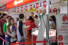 Huawei Bidik Sekmen...