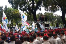 Demo Kantor Ahok, Buruh...