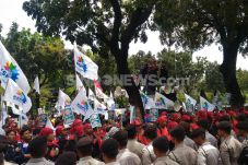 Massa Buruh Sebut Ahok...