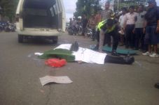 Tragis, Kejar Truk Kayu...