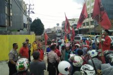 Proyek Lippo Plaza yang...