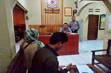 Setahun Ikut Dimas Kanjeng,...