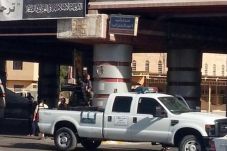 Kibarkan Bendera Irak...