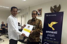 Legislator Daerah Ini...