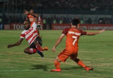 MU Tertahan di Kandang...
