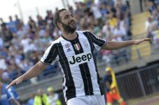 Sepasang Gol Higuain...