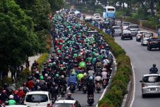 Ratusan Pengemudi Go-Jek...