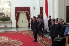 Jokowi Terima 18 Duta...