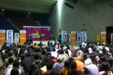 Audisi Rising Star di...