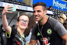 Fabregas Beri Kode ke...
