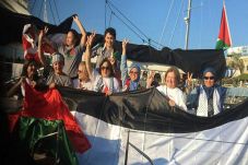 Coba Tembus Gaza, Kapal...