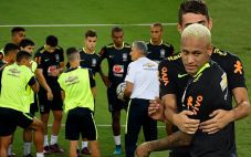 Oscar dan Neymar Beraksi...