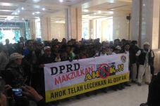 Menistakan Agama, Puluhan...