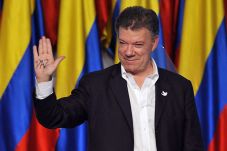 Presiden Kolombia Sabet...