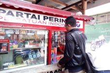 Jualan Pakai Gerobak...