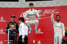 Menang di Suzuka, Rosberg...