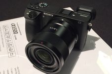 Sony Rilis Kamera Mirroless...