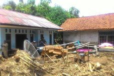 Banjir Surut, Warga...