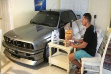 Demi Lindungi BMW E30...