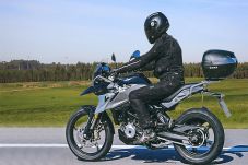 Motor Naked Terkecil...