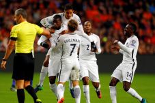 Tendangan Geledek Pogba...