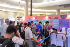 Asyiknya Berburu Tiket...