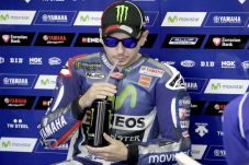Lorenzo Tertantang Lahap...