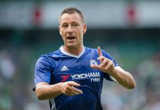 John Terry Kembali Perkuat...