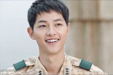 Song Joong Ki Beri Kode...