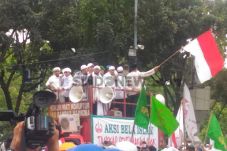 Habib Rizieq Redam Emosi...