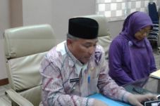 Nyabu di Kantor, Tiga...