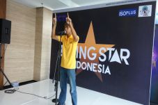 Aksi Unik Pria Ini Hibur...