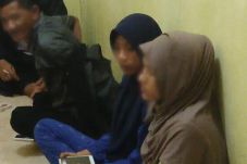 Tepergok Mesum di Kosan,...