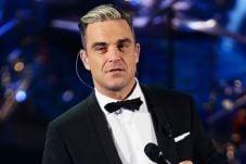 Demi Awet Muda, Robbie...
