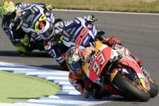 Jatuhnya Rossi dan Lorenzo...