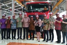 Pabrik Pertama UD Trucks...