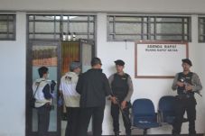 KPK Geledah Ruang Kerja...