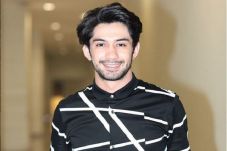 Reza Rahadian Tolak...