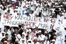 Mahasiswa Sulbar Desak...