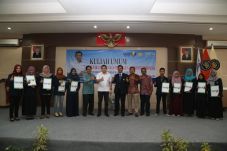 HT: Ekonomi Tumbuh,...