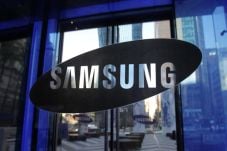 Dilarang Terbang, Samsung...