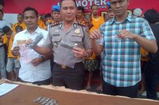 Jadi Pengedar Sabu,...