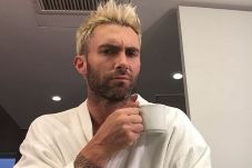 Adam Levine Lakukan...