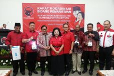 PDIP Ingin Pembangunan...