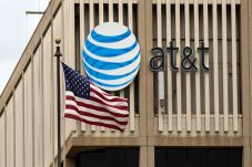 AT&T Sepakat Beli...