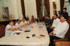 Hary Tanoesoedibjo Beri...