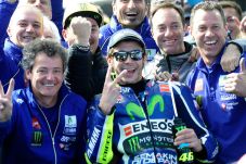 Rossi Girang Perlebar...