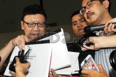 Mendagri: Ahok Cuti,...