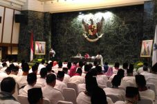 Plt Gubernur DKI Perkenalkan...